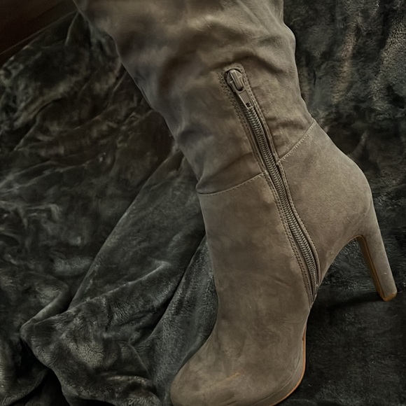 Tan boots up to the knee - Picture 8 of 9